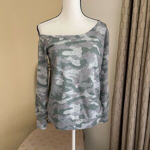Boston Proper So Soft Multicolor Camo Pullover Long Sleeve Top. Size Small.